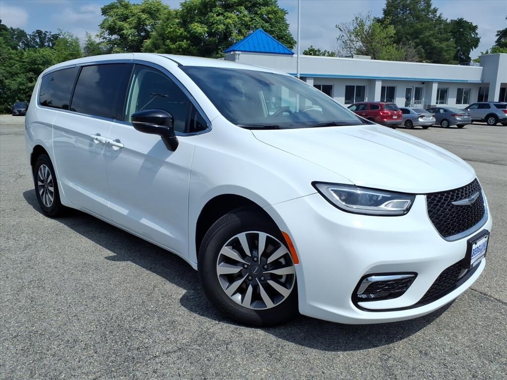 Used 2024 Chrysler Pacifica Hybrid Select