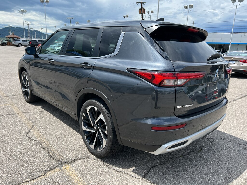 Used 2024 Mitsubishi Outlander SE