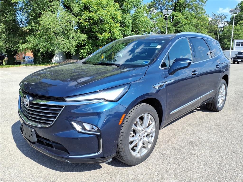 2023 Buick Enclave Essence's photo