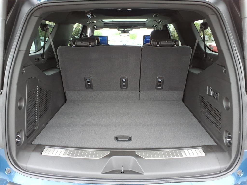 2026 Chevrolet Suburban High Country - Photo 10