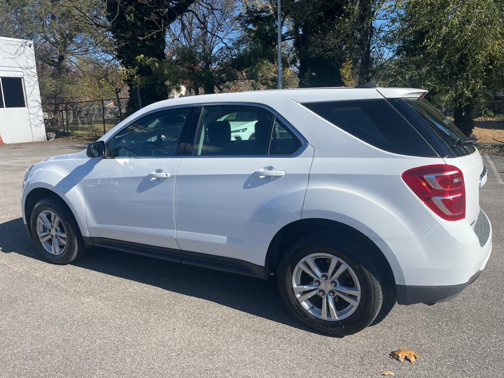 2017 Chevrolet Equinox LS photo 3