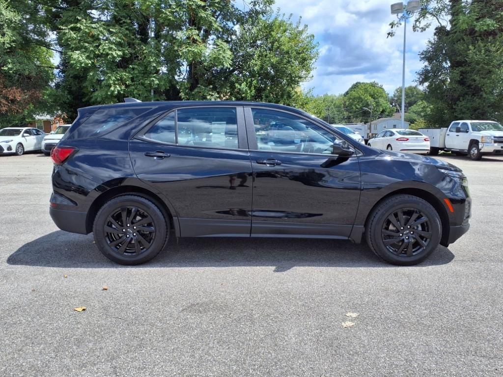 2023 Chevrolet Equinox LS photo 3