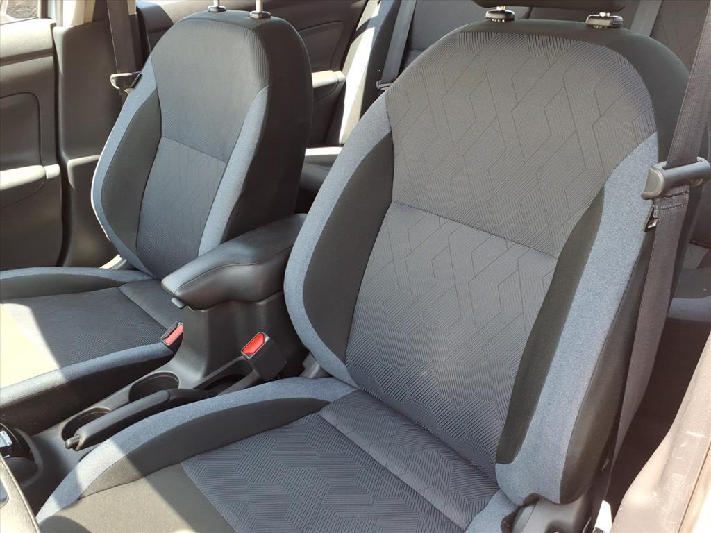 2025 Nissan Versa Sedan SV - Photo 17