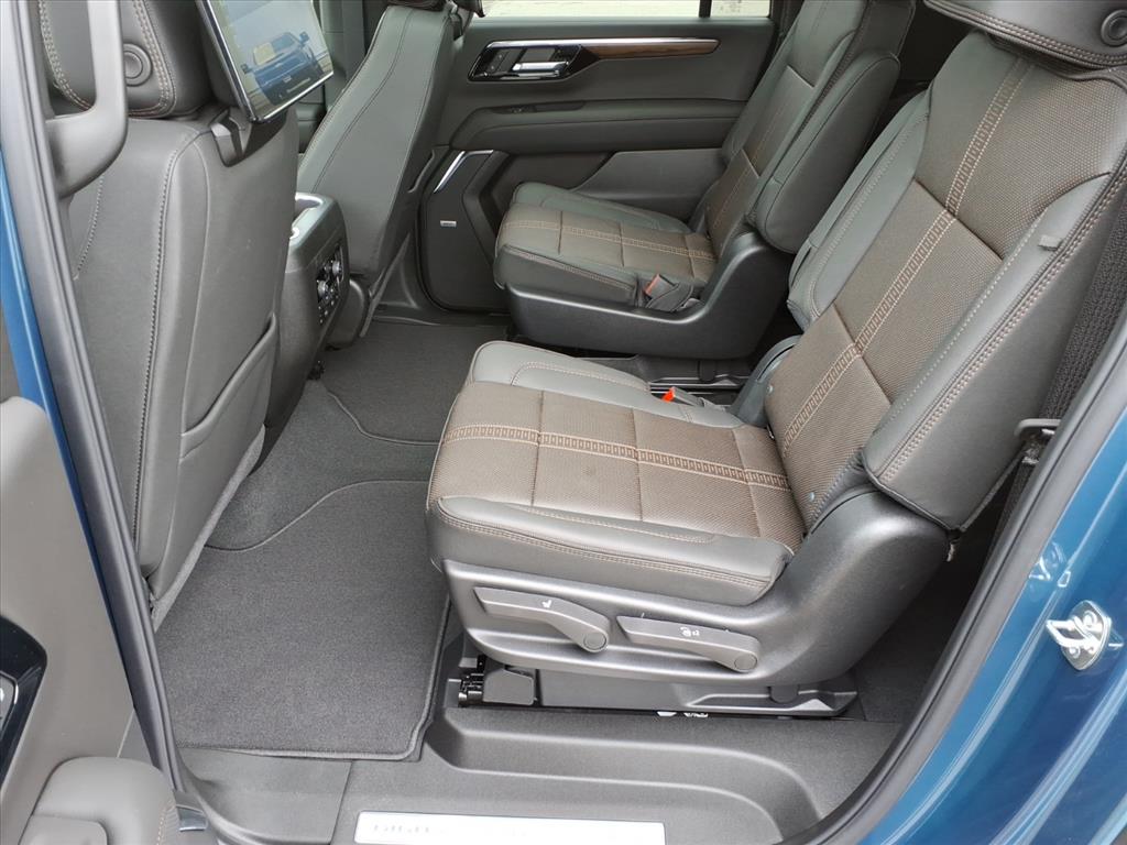 2026 Chevrolet Suburban High Country - Photo 8