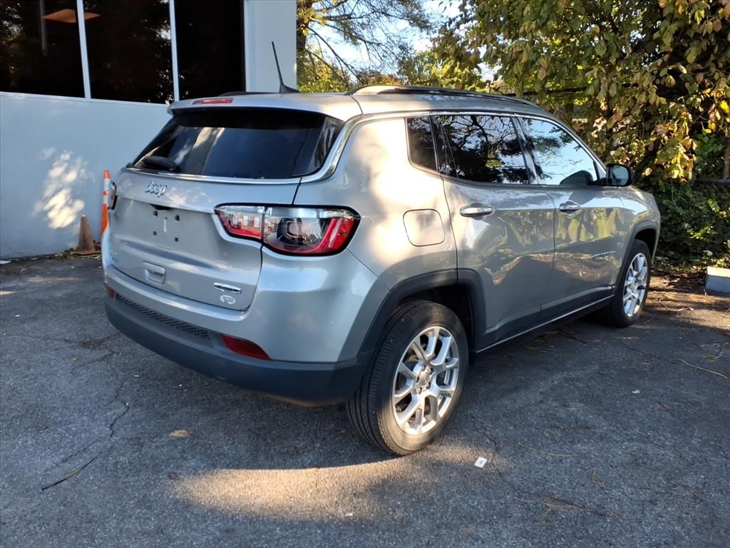 2022 Jeep Compass Latitude Lux photo 2