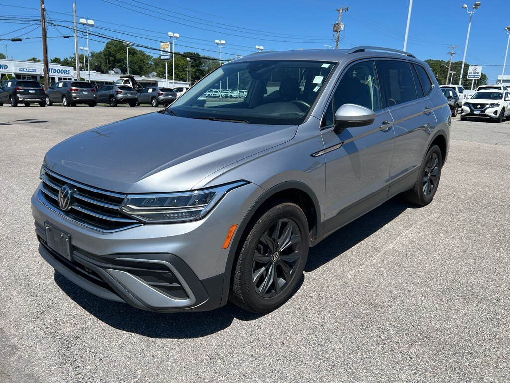 Used 2024 Volkswagen Tiguan SE