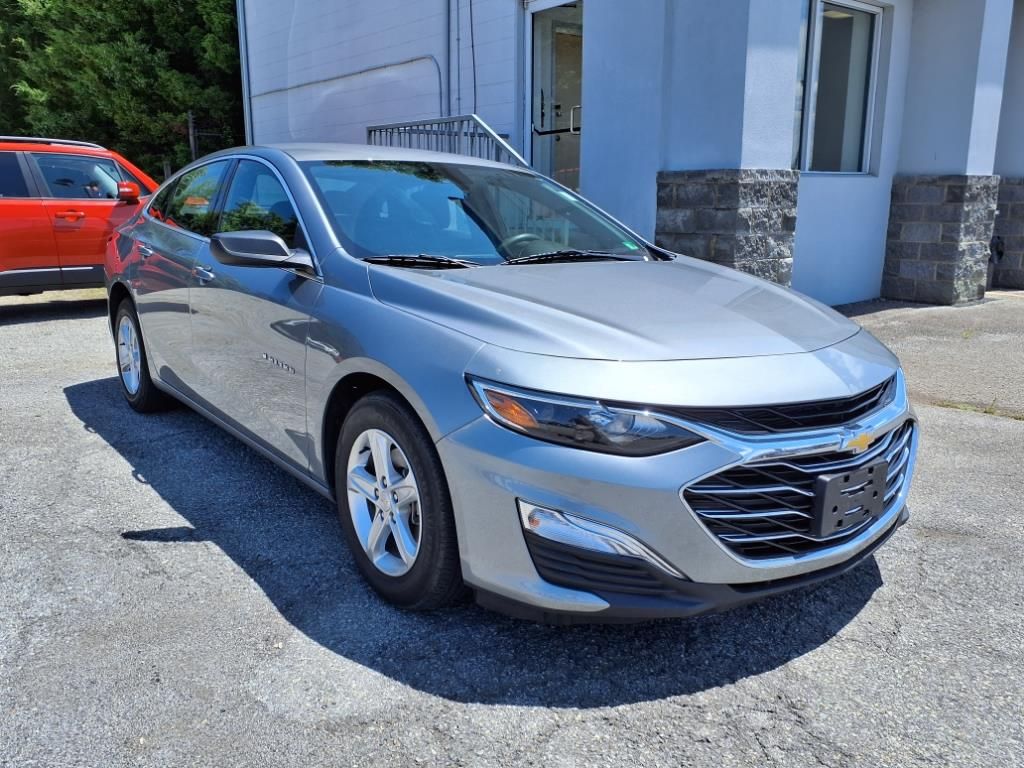 2023 Chevrolet Malibu LS photo 2
