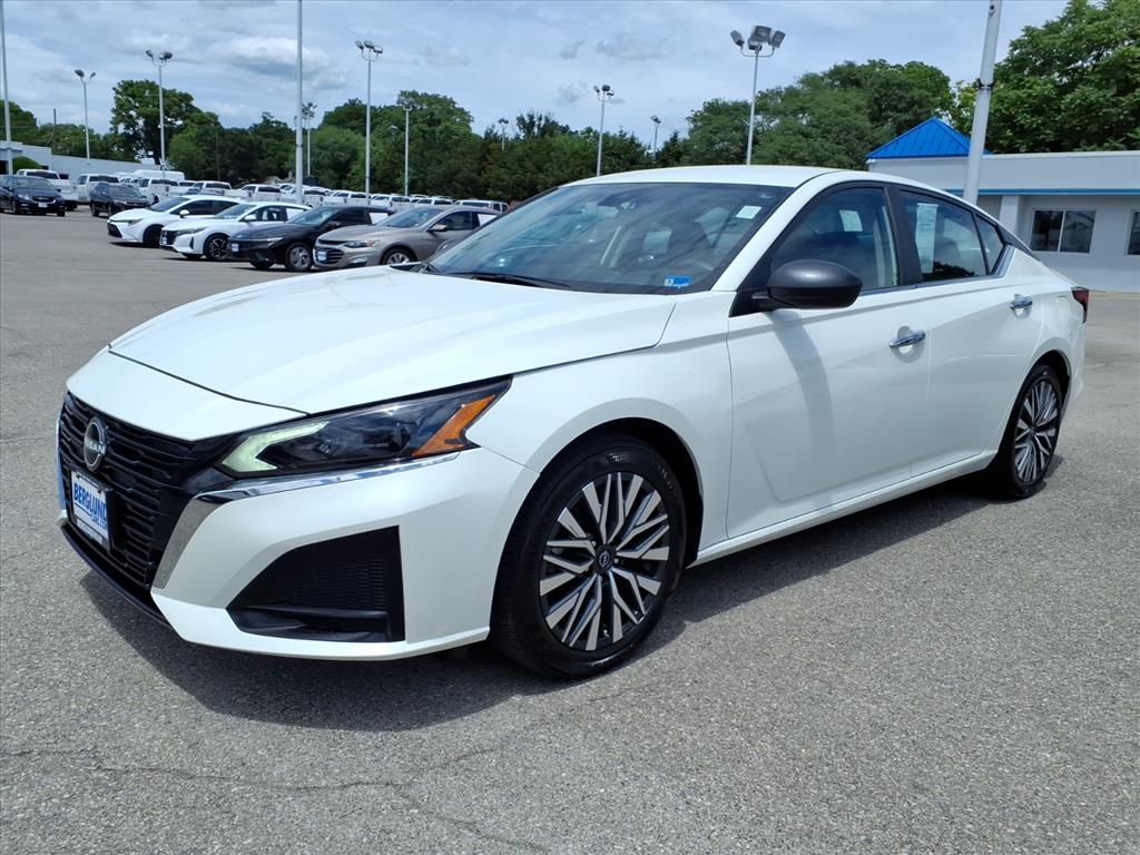 2025 Nissan Altima SV - Photo 8
