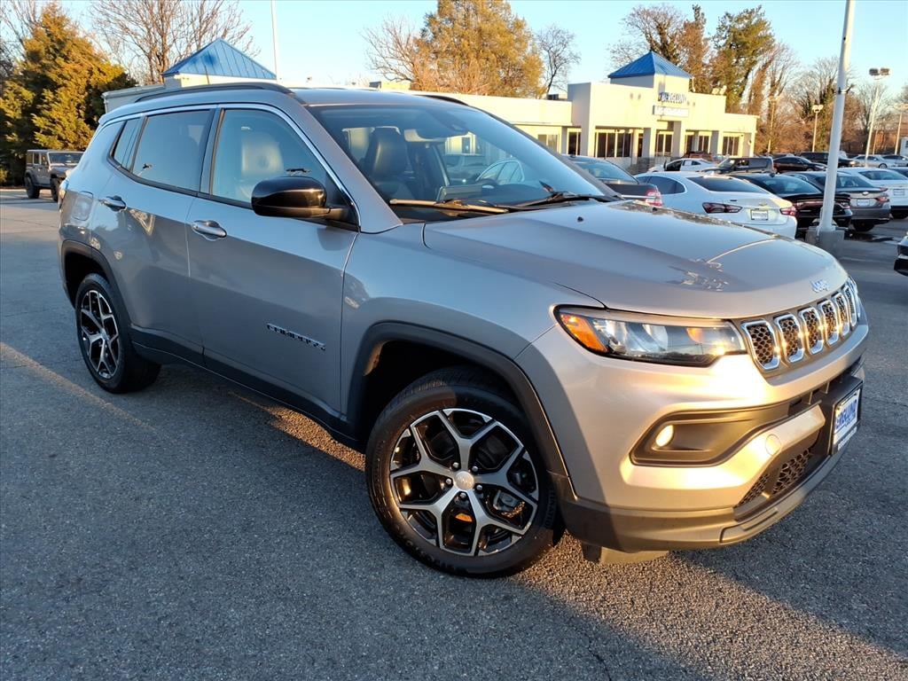 Used 2024 Jeep Compass Latitude