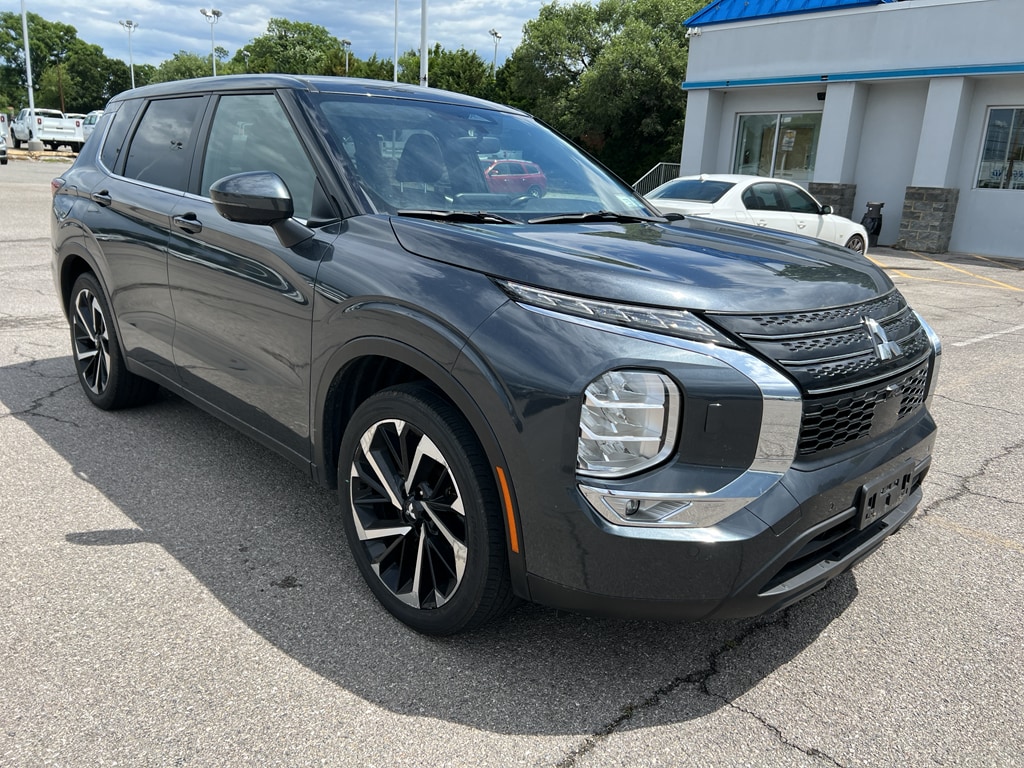 Used 2024 Mitsubishi Outlander SE