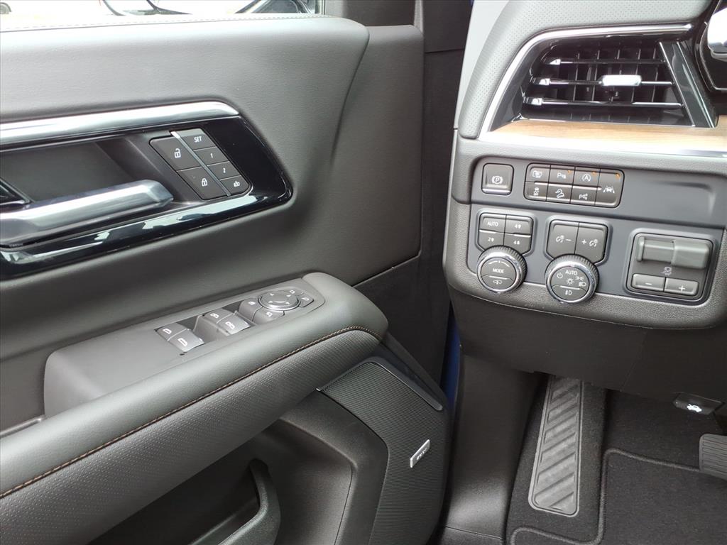 2026 Chevrolet Suburban High Country - Photo 12