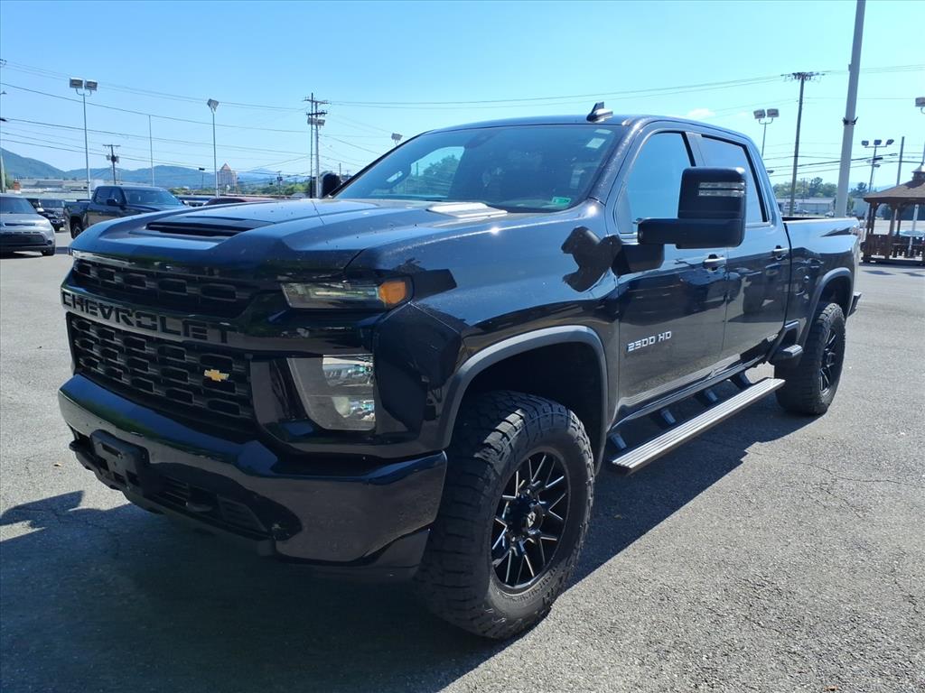 2023 Chevrolet Silverado HD Custom 4WD Crew Cab Standard Box's photo