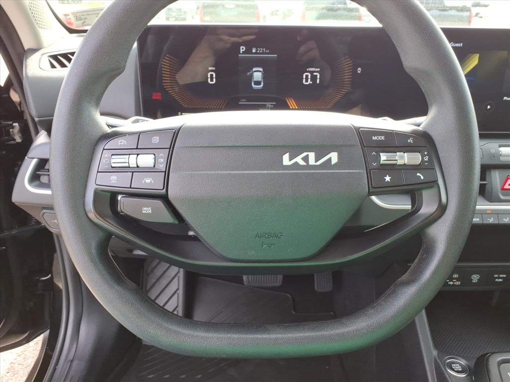 2025 Kia K4 LXS - Photo 23