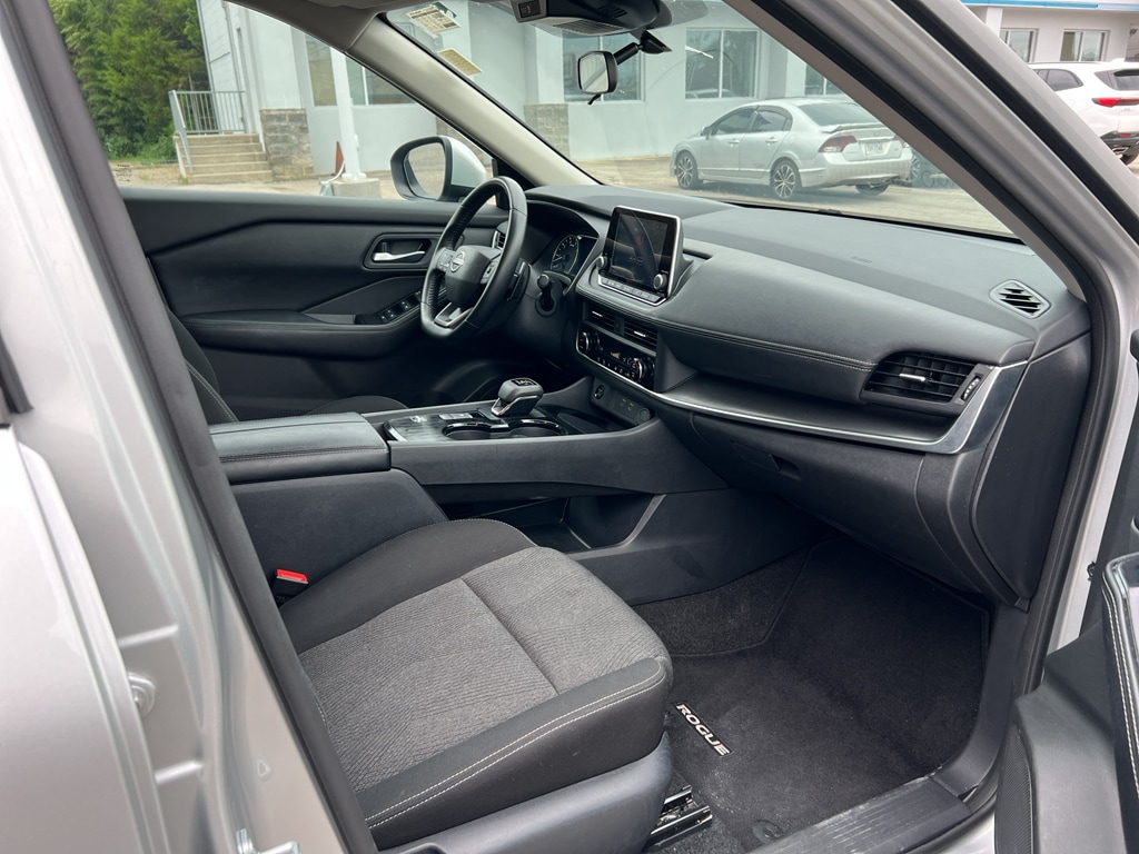 2025 Nissan Rogue SV - Photo 12
