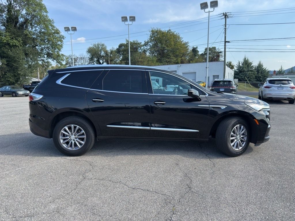 2022 Buick Enclave Essence photo 2