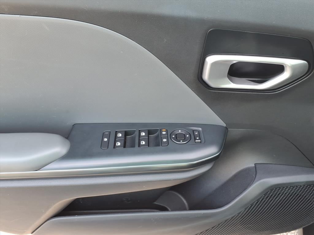 2025 Kia K4 LXS - Photo 20