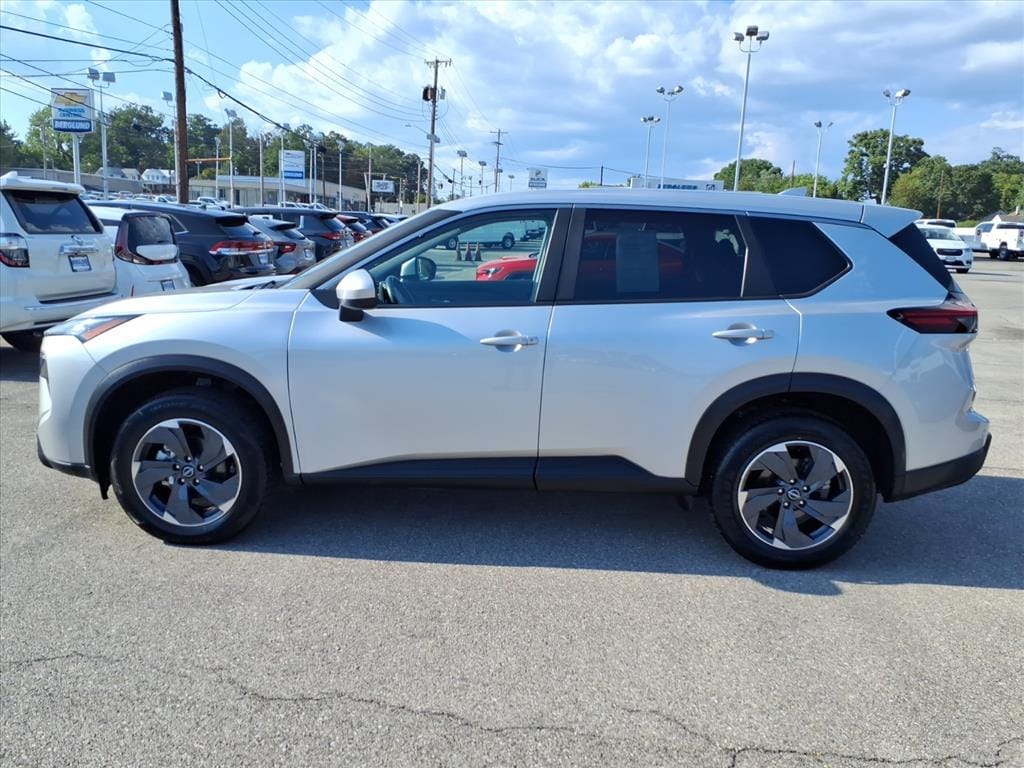 2025 Nissan Rogue SV - Photo 7