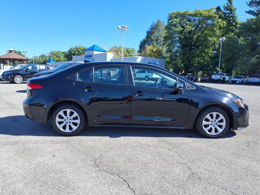 2024 Toyota Corolla LE photo 3