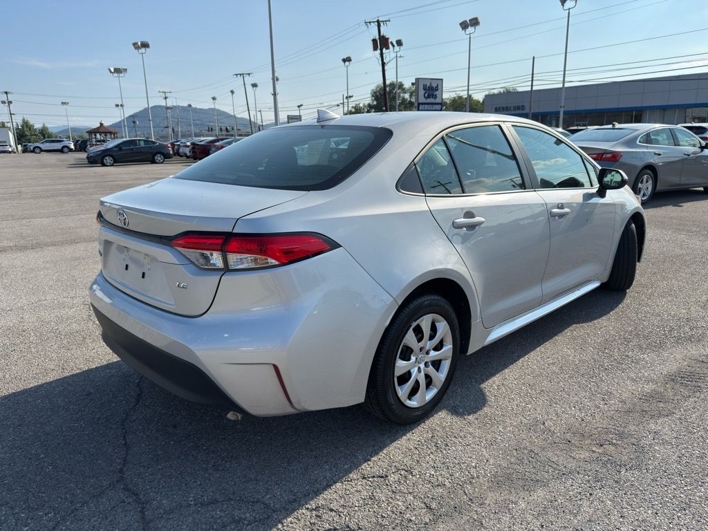 2024 Toyota Corolla LE photo 3