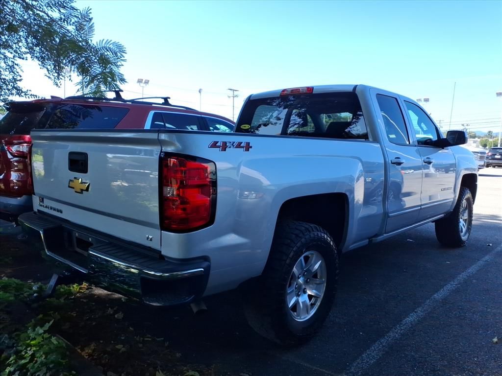 2018 Chevrolet Silverado 1500 LT photo 3