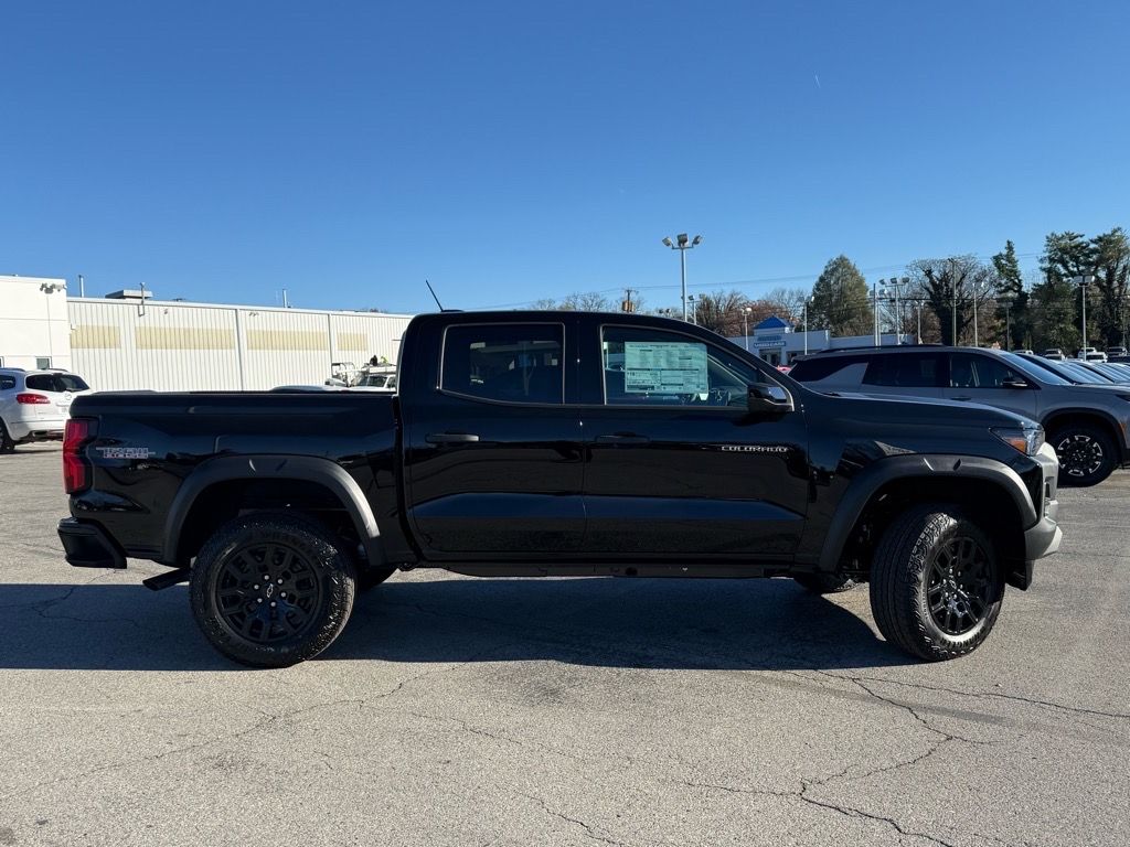 2026 Chevrolet Colorado Trail Boss photo 2