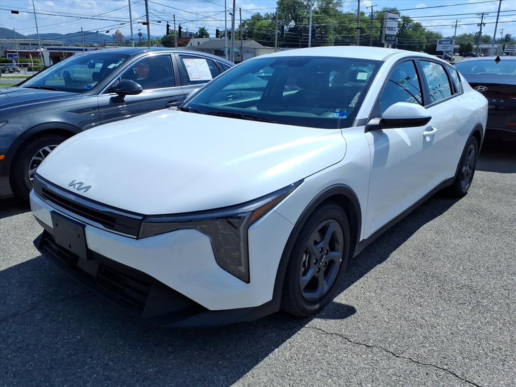2025 Kia K4 LXS AT's photo