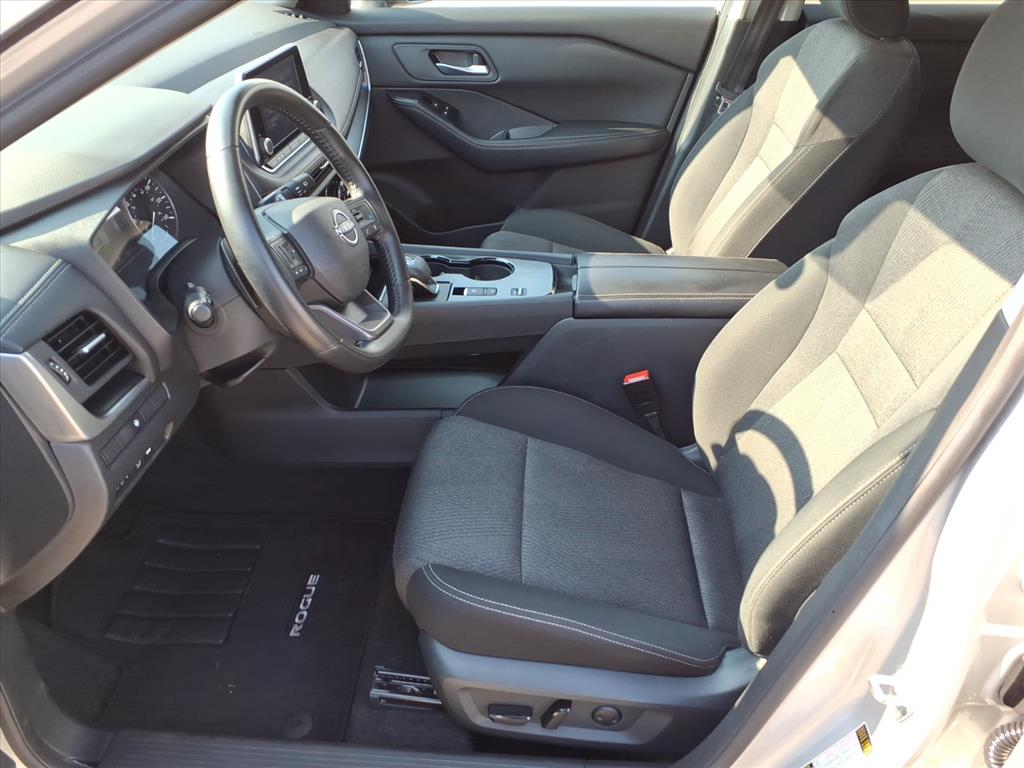 2025 Nissan Rogue SV - Photo 12