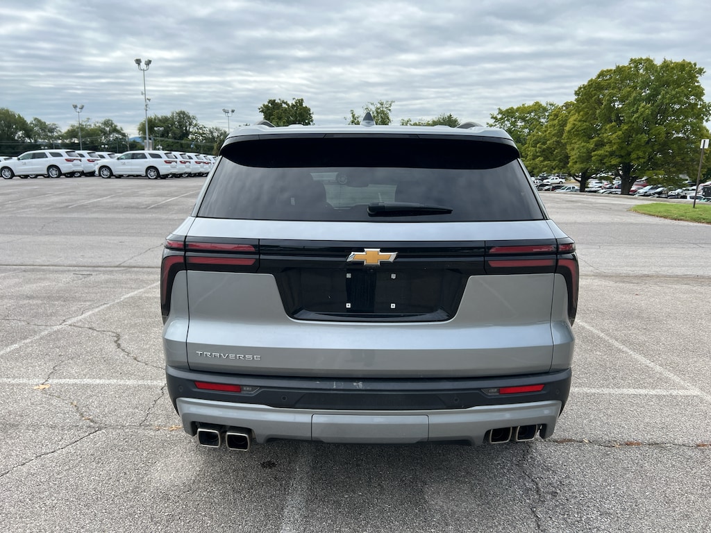 Used 2025 Chevrolet Traverse LT SUV
