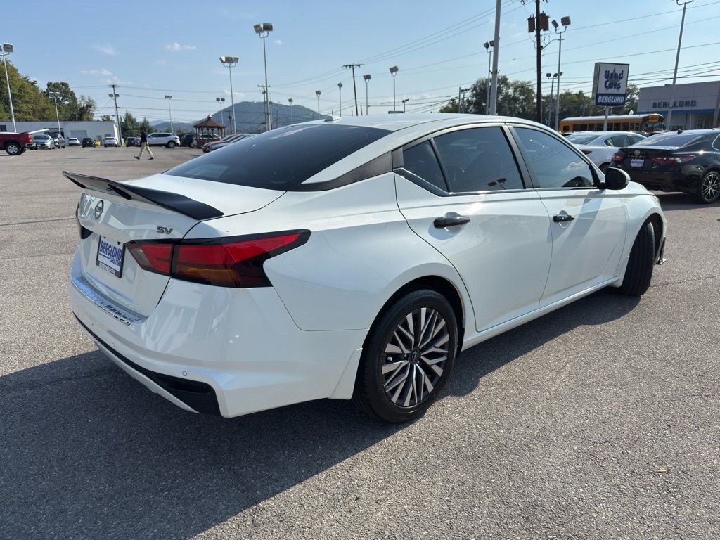 2023 Nissan Altima 2.5 SV photo 3