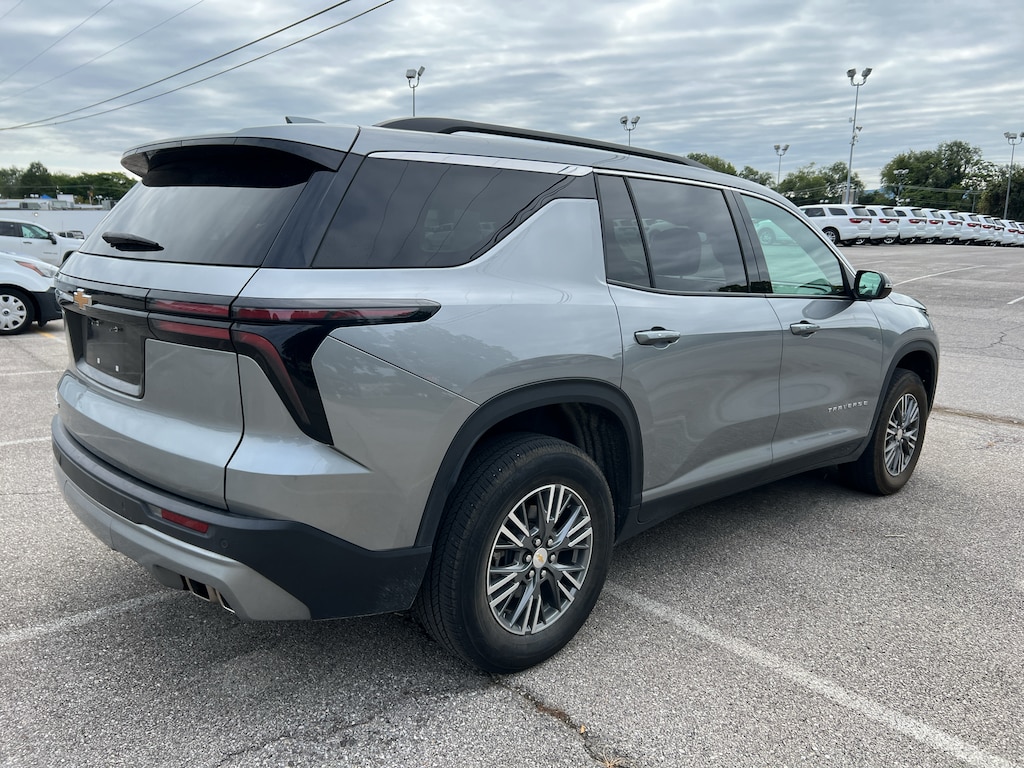 Used 2025 Chevrolet Traverse LT SUV