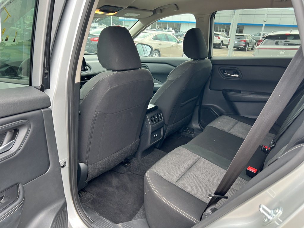 2025 Nissan Rogue SV - Photo 10