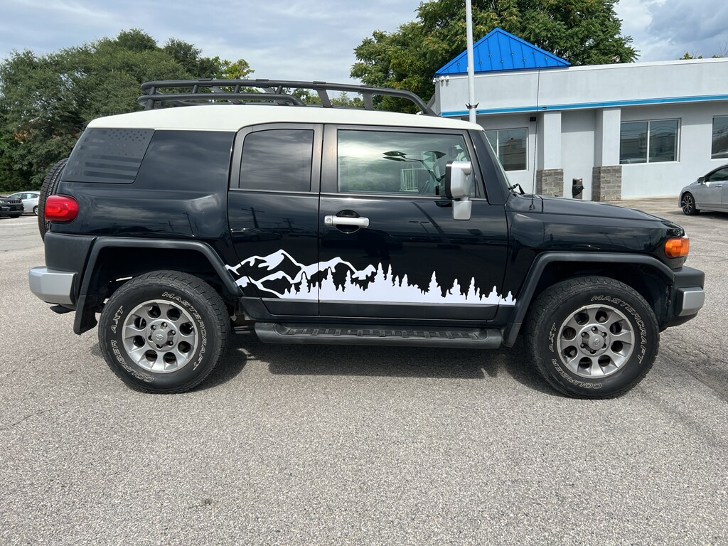 Used 2011 Toyota FJ Cruiser SR SUV