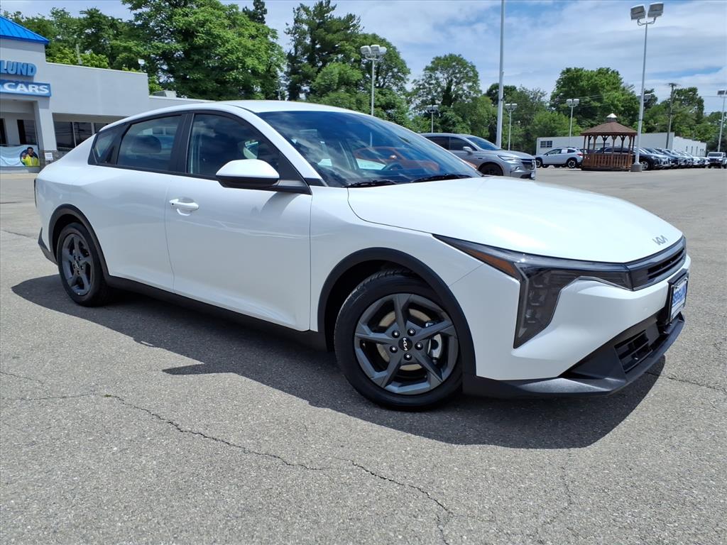2025 Kia K4 LXS AT's photo
