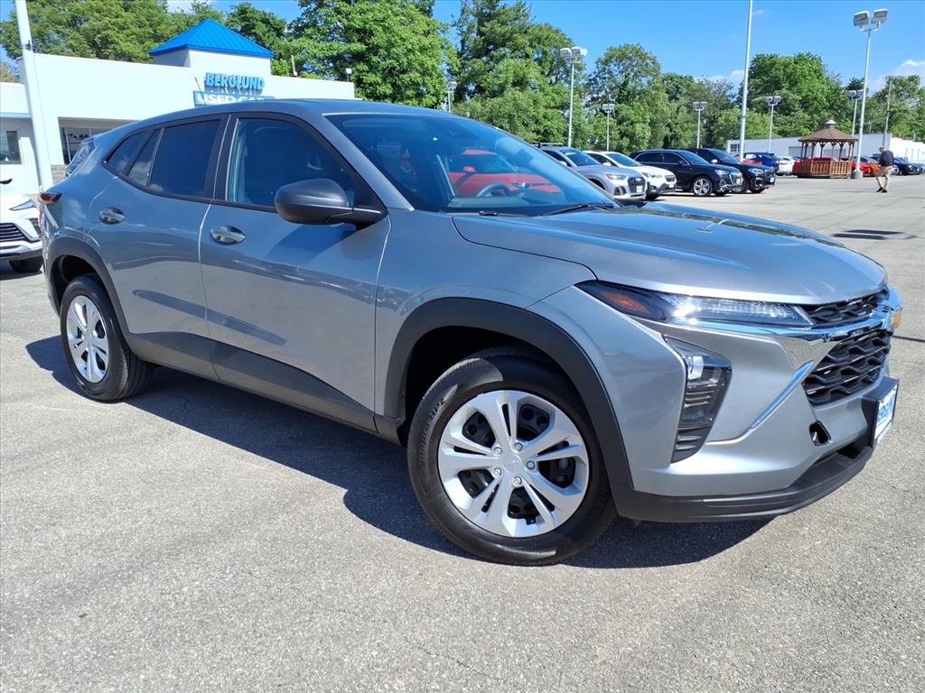 2026 Chevrolet Trax LS's photo