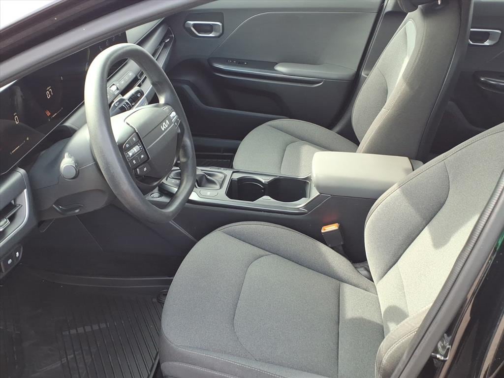 2025 Kia K4 LXS - Photo 12