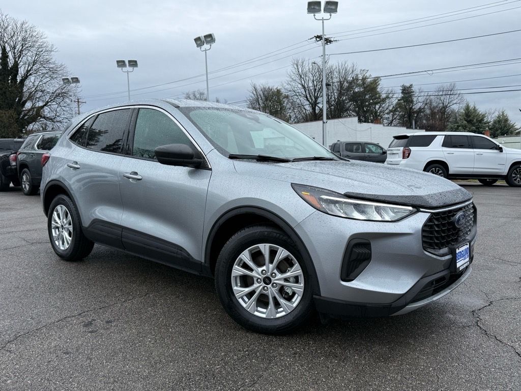2023 Ford Escape Active's photo