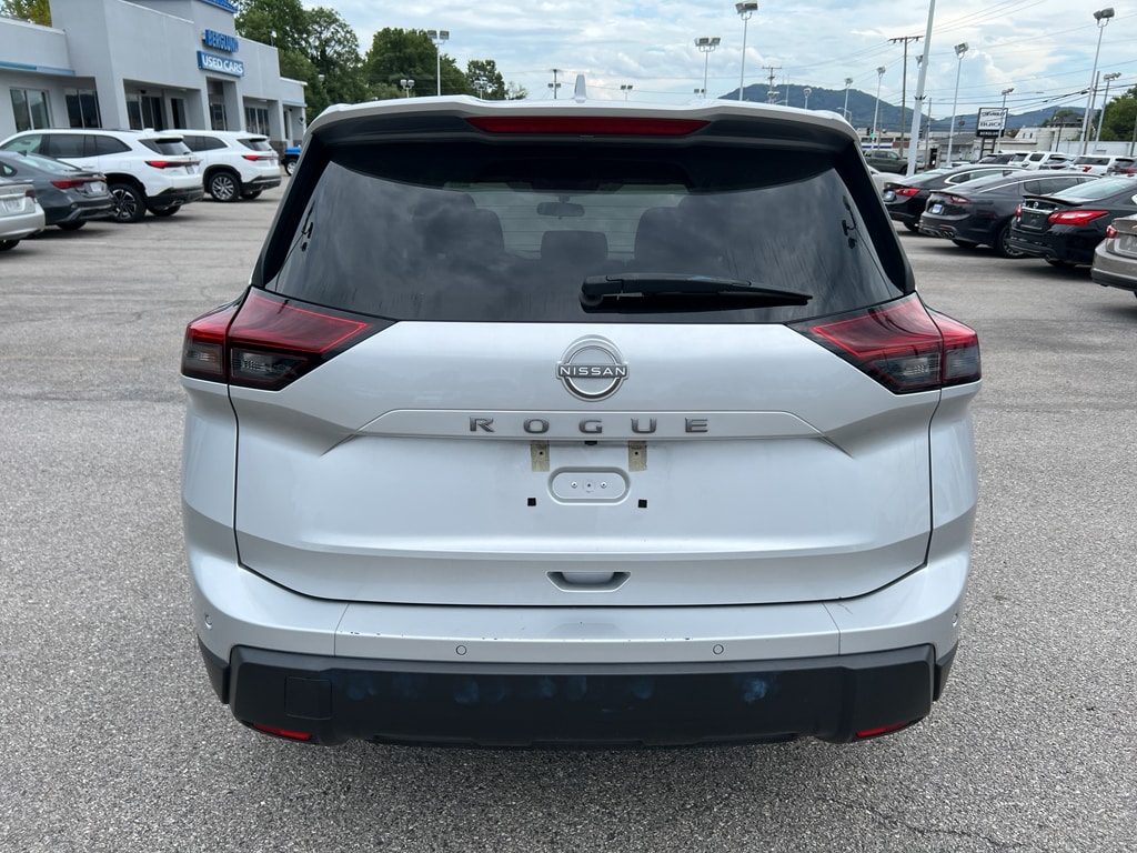 2025 Nissan Rogue SV - Photo 6