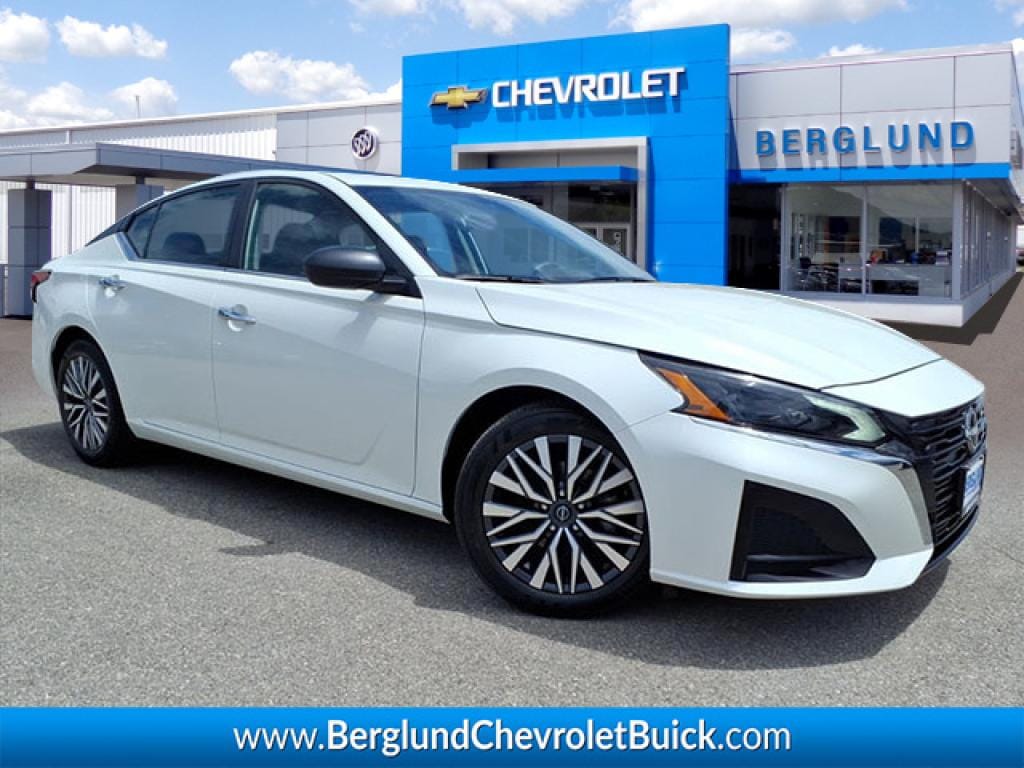 Used 2025 Nissan Altima SV FWD Sedan