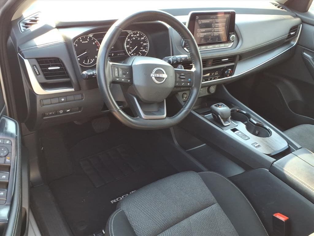 2025 Nissan Rogue SV - Photo 18