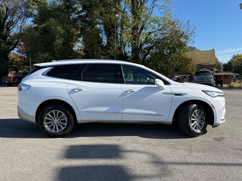 2024 Buick Enclave Premium photo 2