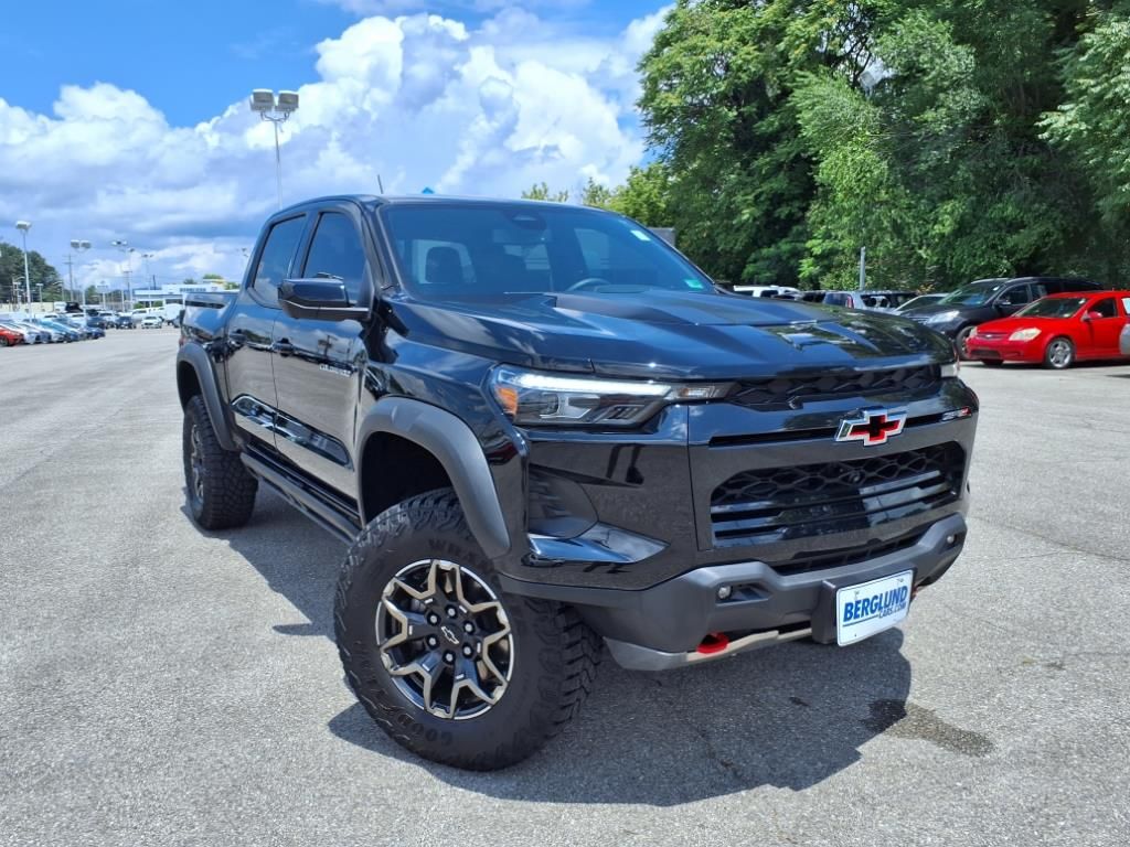2024 Chevrolet Colorado ZR2 photo 2