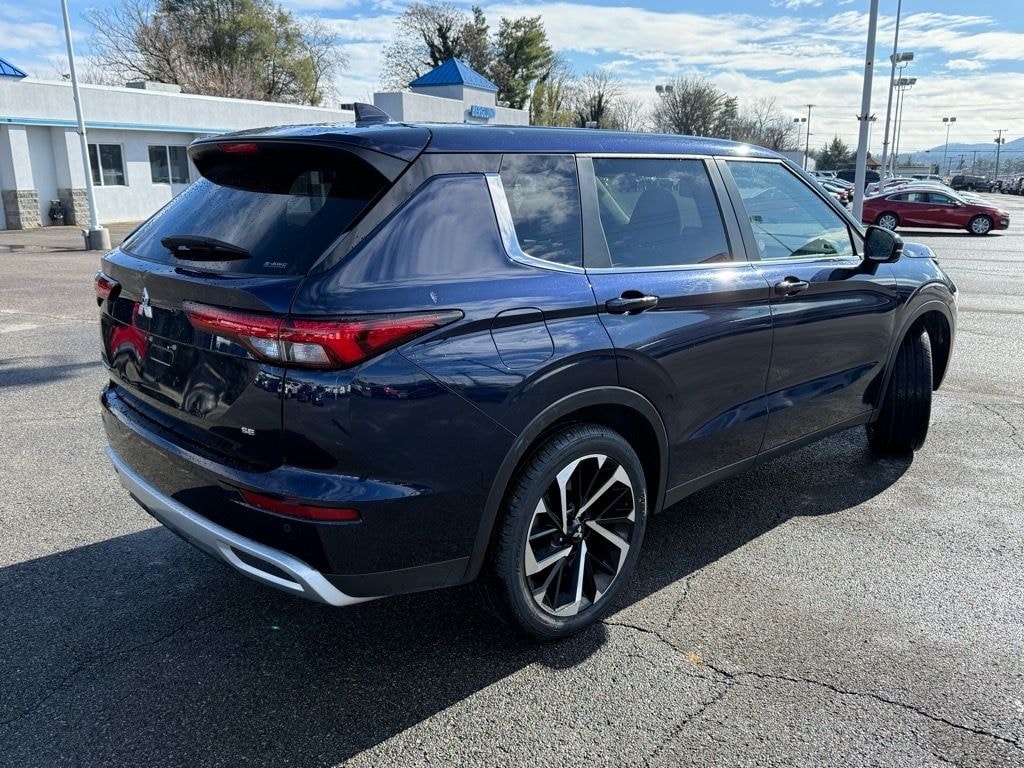 Used 2024 Mitsubishi Outlander SE