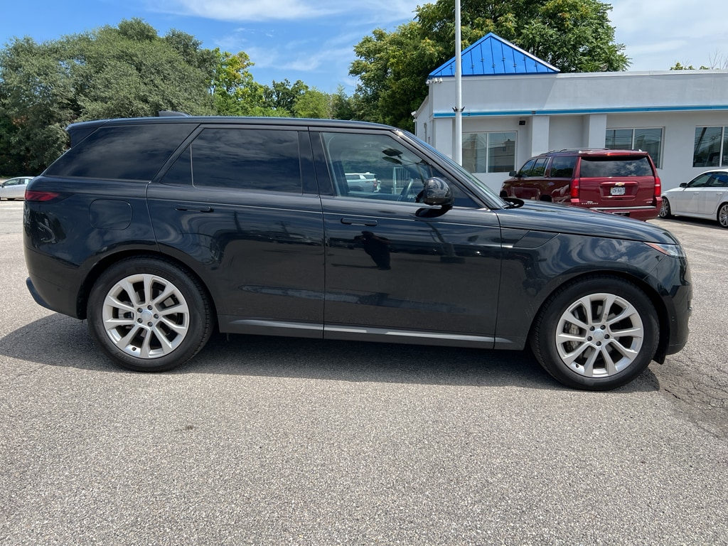 Used 2025 Land Rover Range Rover Sport SE