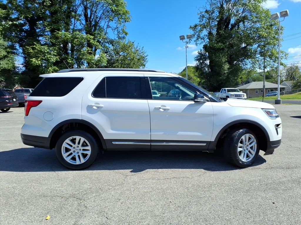 2018 Ford Explorer XLT photo 2