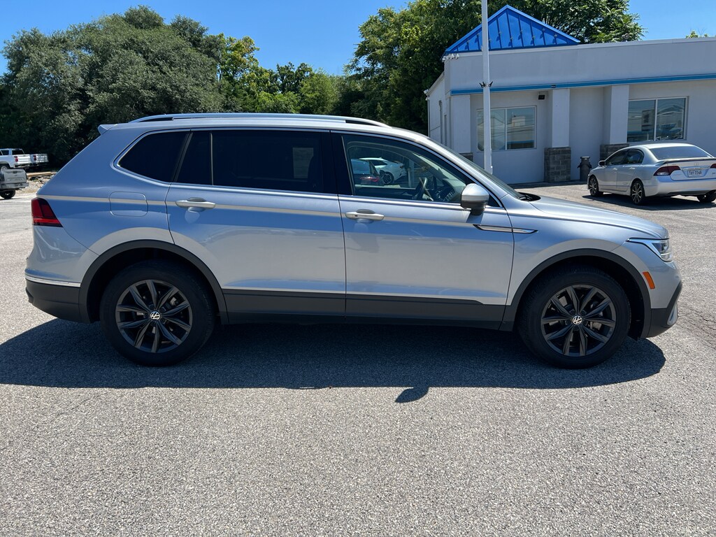 Used 2024 Volkswagen Tiguan SE