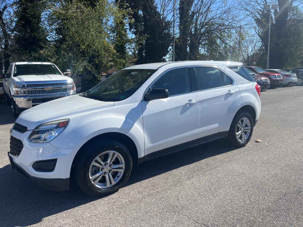 2017 Chevrolet Equinox LS photo 2