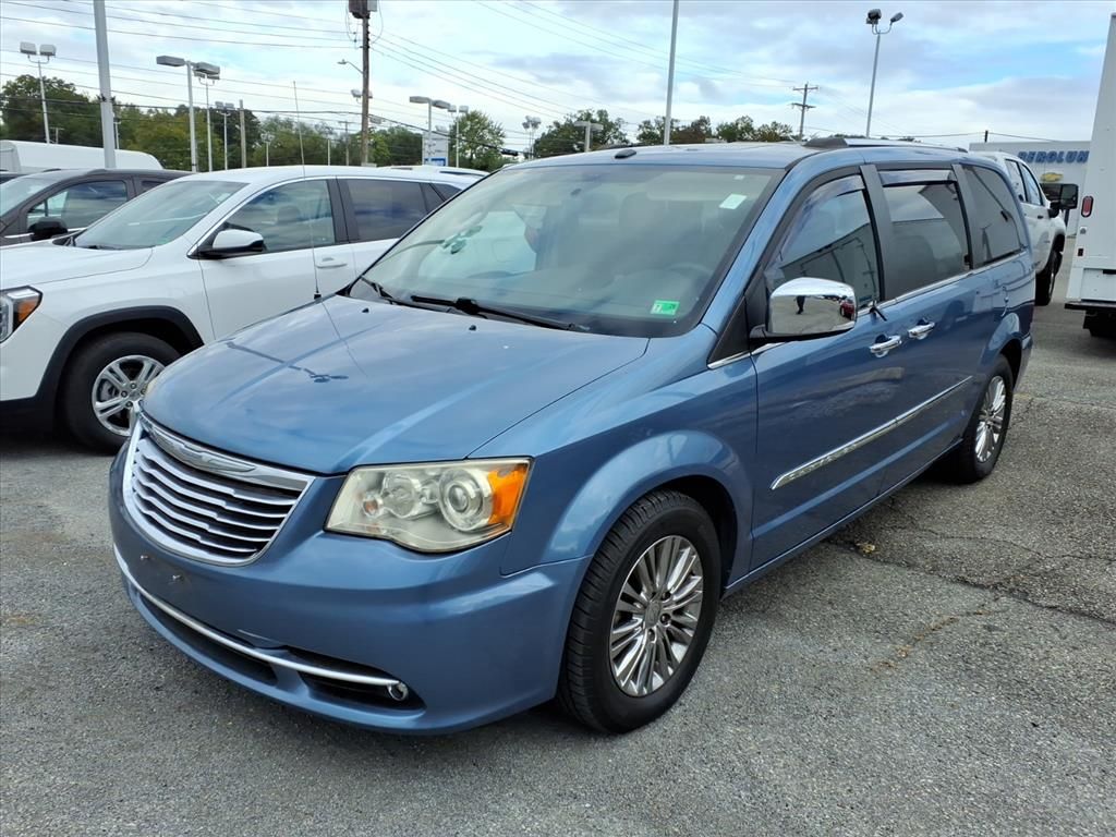 2011 Chrysler Town & Country Limited photo 2