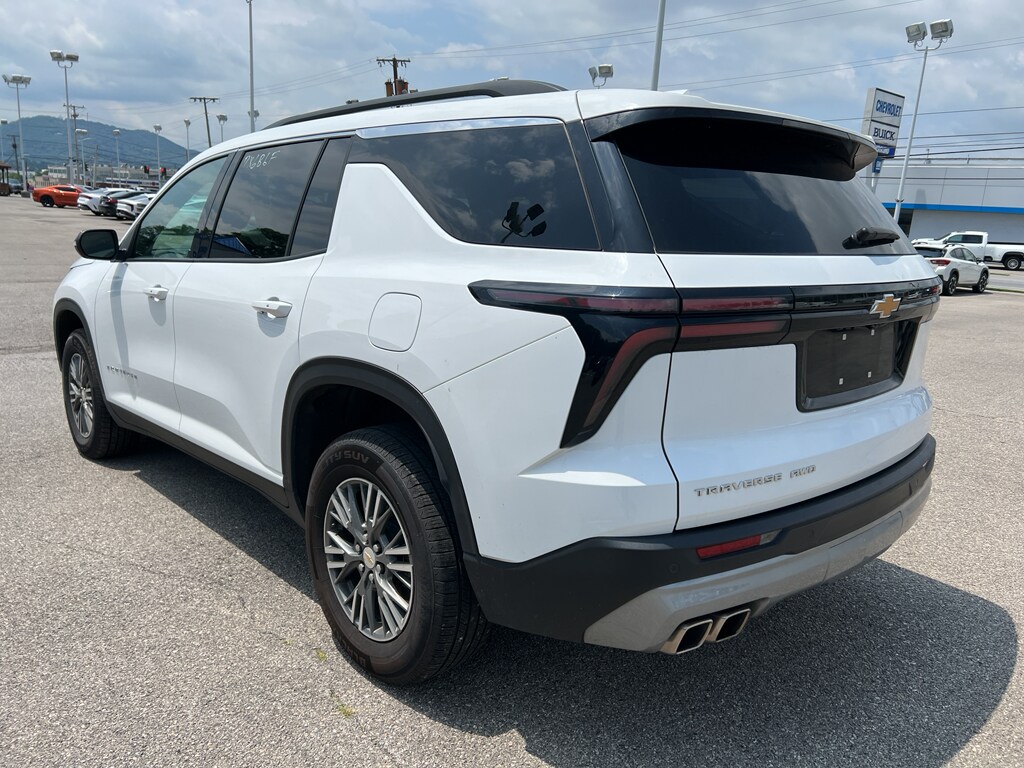 Used 2025 Chevrolet Traverse LT SUV