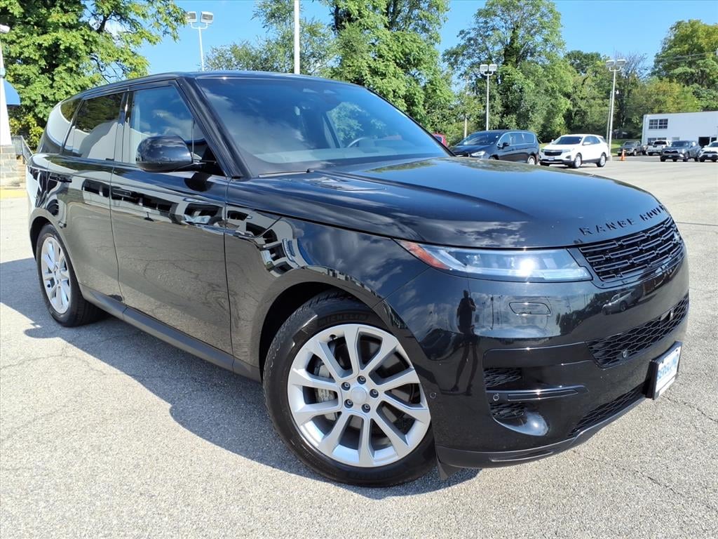 Used 2025 Land Rover Range Rover Sport SE