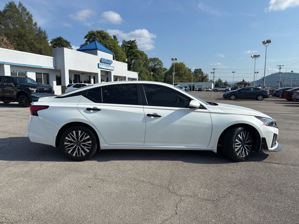 2023 Nissan Altima 2.5 SV photo 2